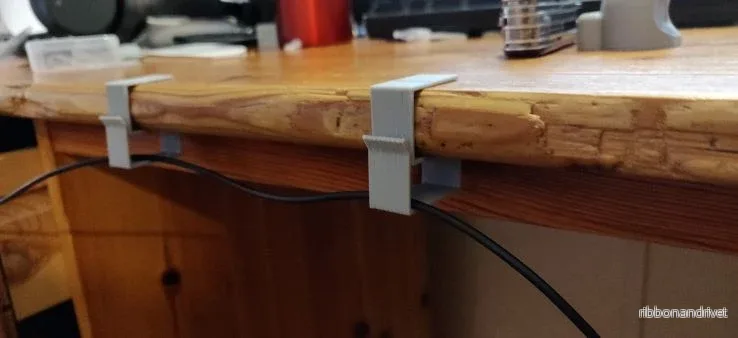 Kabelklämma för skrivbord och hylla