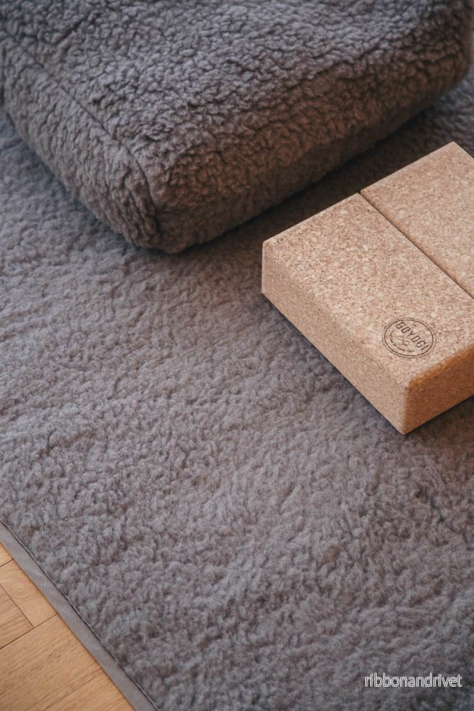 Release Wool Yoga Mat 90 x 200 cm – Light Brown Release Wool Yoga Mat 90 x 200 cm – Light Brown
