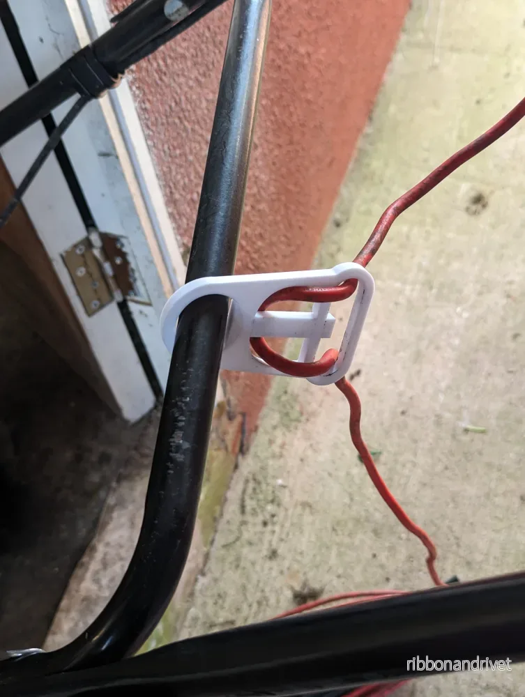 Kabelhållare för elektrisk gräsklippare - Bild 2