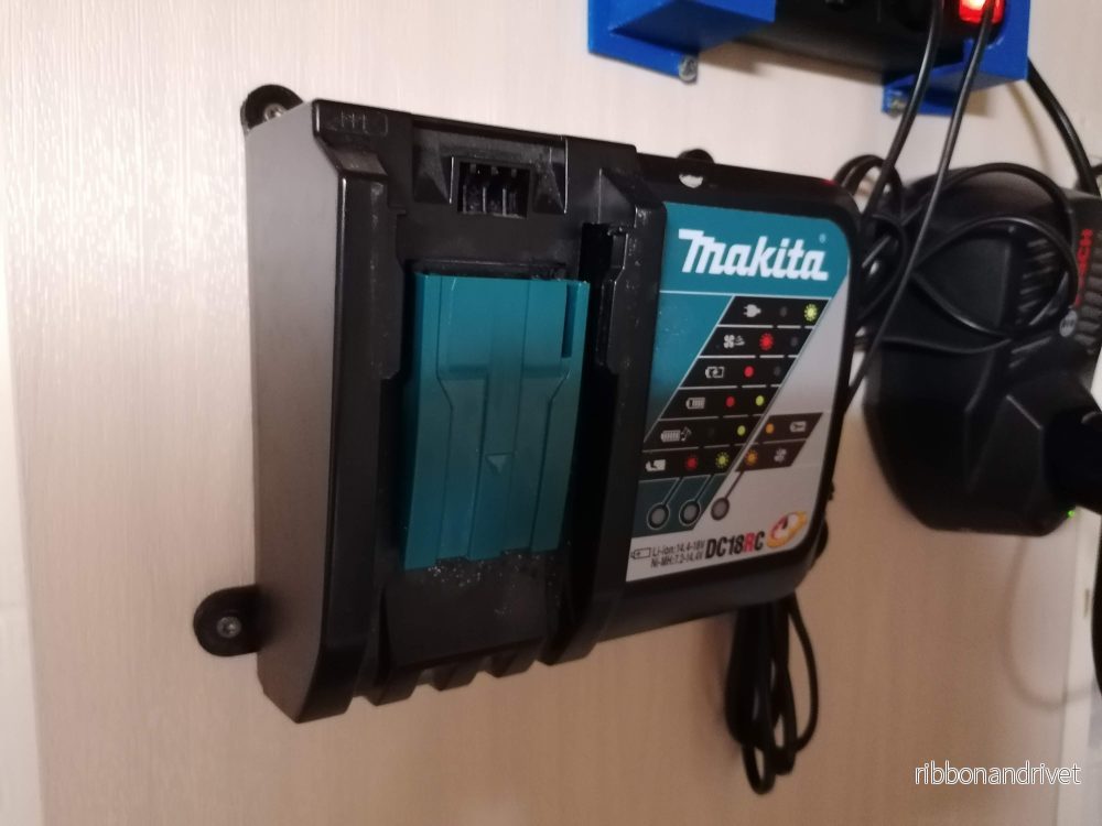 Makita 18V Laddare Väggmonterad Bas 4st – Optimera din Verkstad