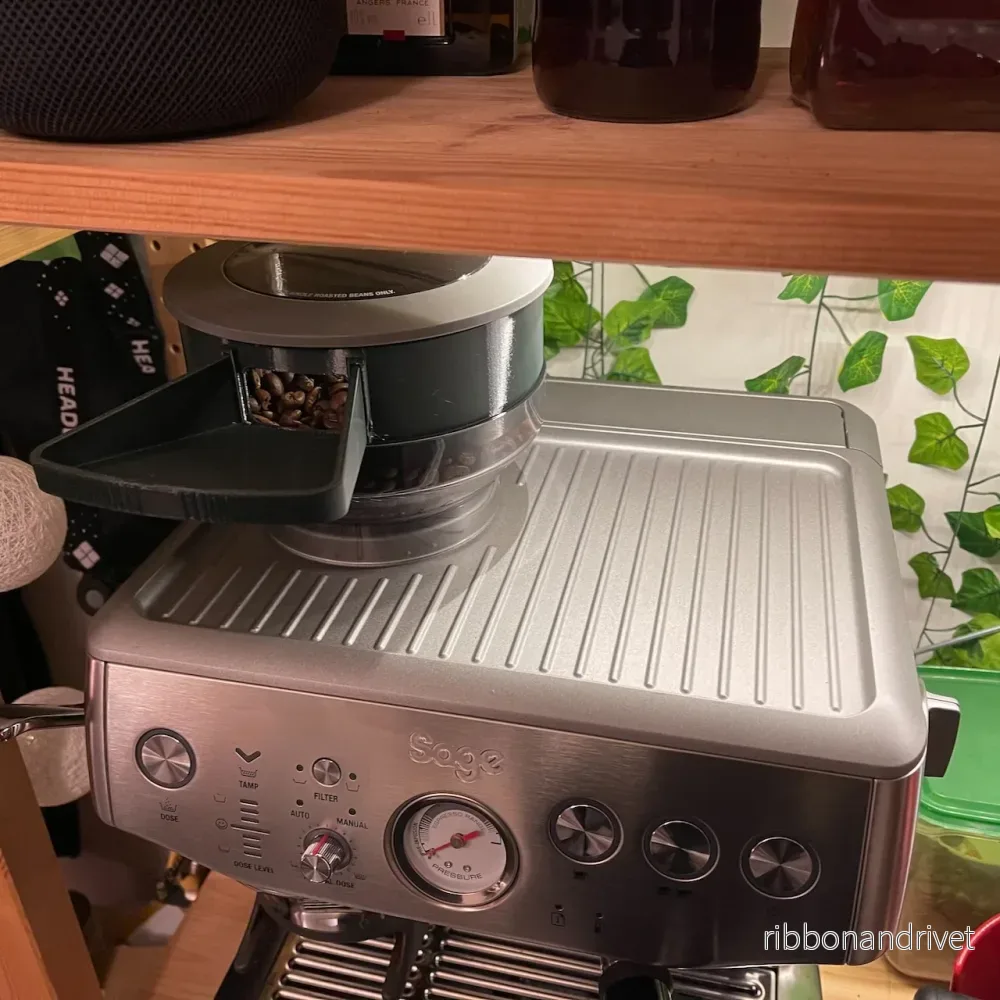 Sage Barista Express (Impress) Förlängning till bönbehållare med påfyllningskanal Sage Barista Express (Impress) Förlängning till bönbehållare med påfyllningskanal