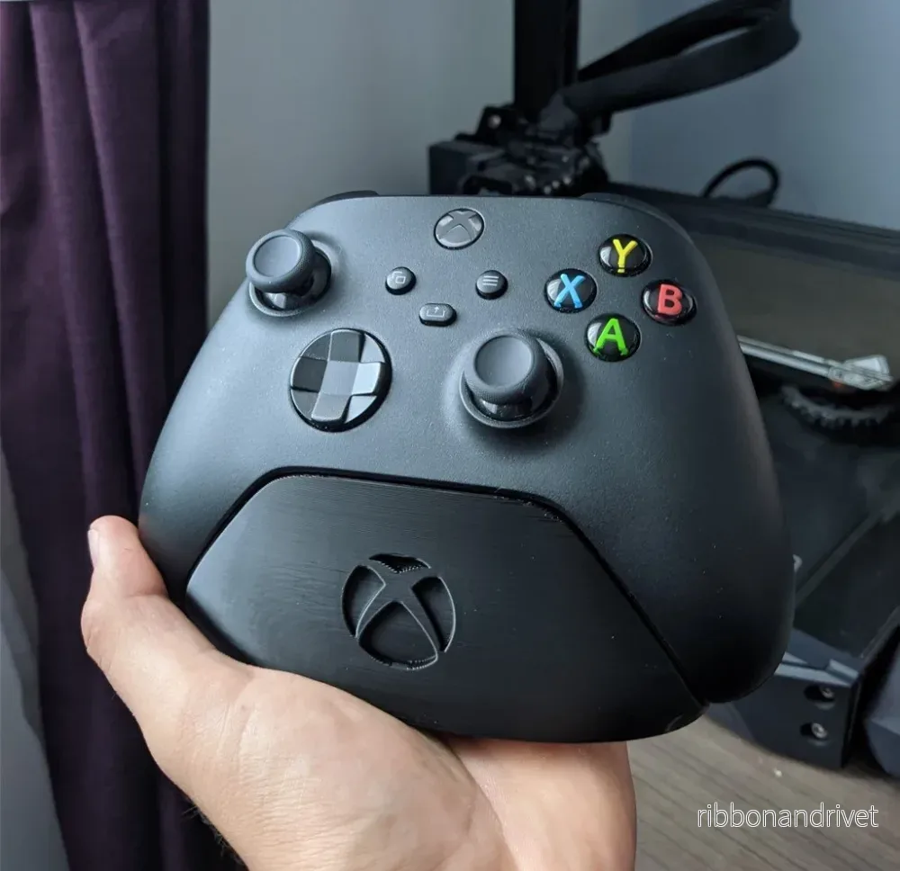 Minimalistiskt Xbox-kontrollstativ med Xbox-logotyp Minimalistiskt Xbox-kontrollstativ med Xbox-logotyp