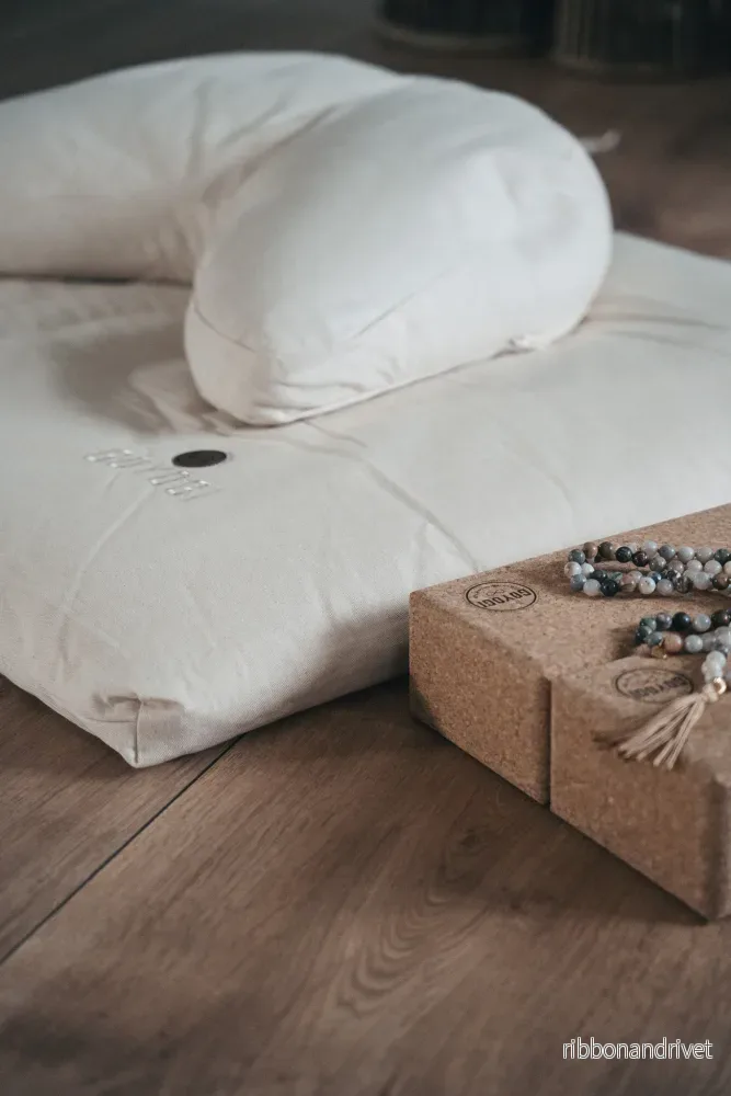 Calm Zafu Meditation Cushion – Natural