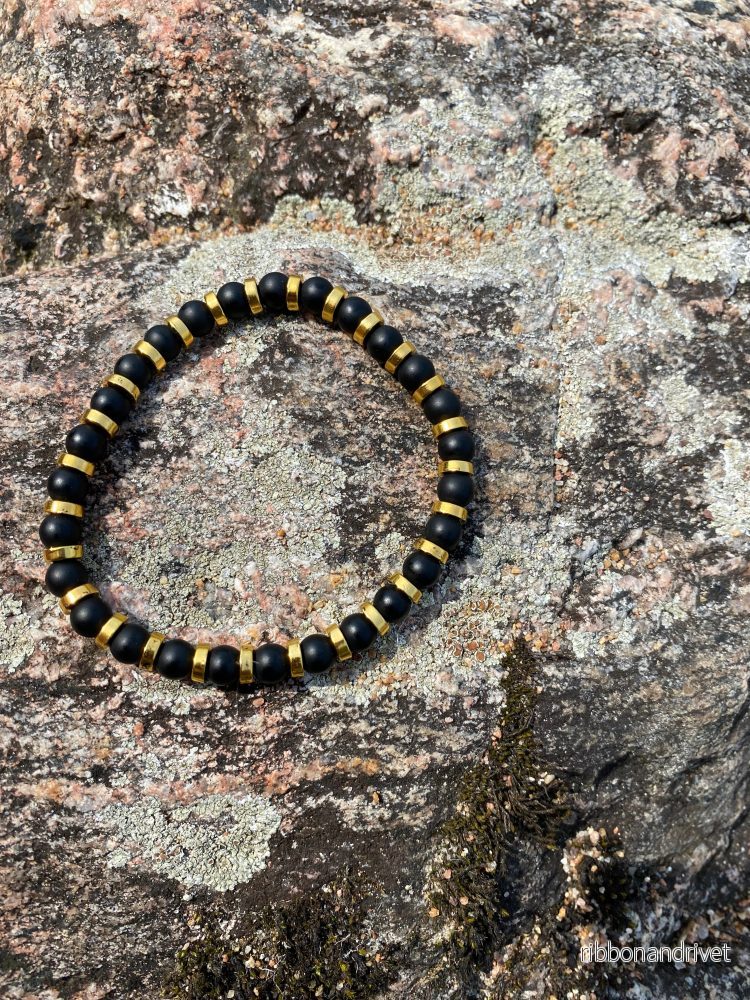 Mattsvart Agat med guldpärlor Armband Mattsvart Agat med guldpärlor Armband