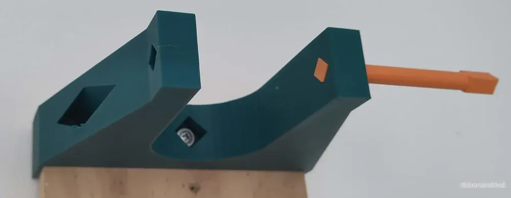 Fristående gitarrstativ och flexibelt väggfäste Fristående gitarrstativ och flexibelt väggfäste