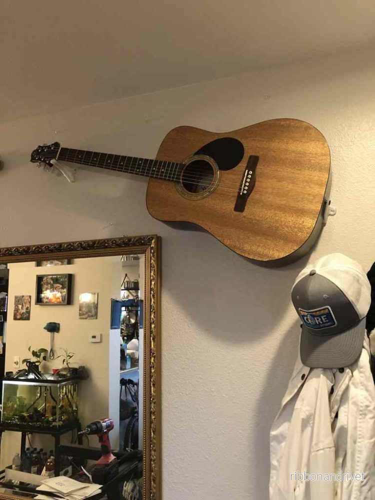 Väggfäste för akustisk gitarr (3 delar)
