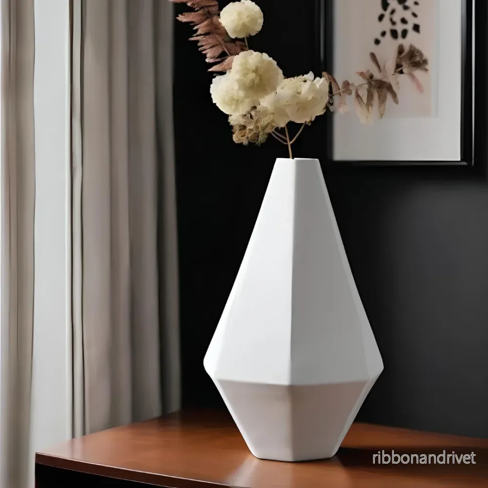 Åttakantig minimalistisk vas för modern inredning Åttakantig minimalistisk vas för modern inredning