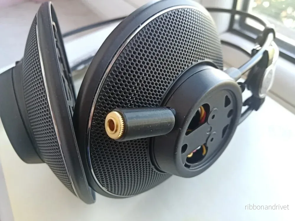 Fäste för avtagbar 3,5 mm-telekabel för AKG K612-hörlurar Fäste för avtagbar 3,5 mm-telekabel för AKG K612-hörlurar