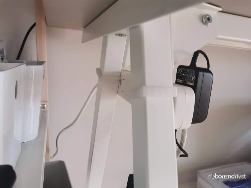 IKEA Trotten kabelorganisatör och kontakthållare för skrivbord