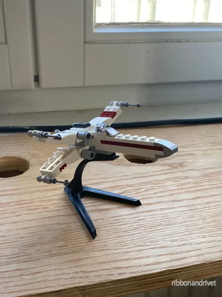Litet Lego rymdskeppsställ för insamling och visning