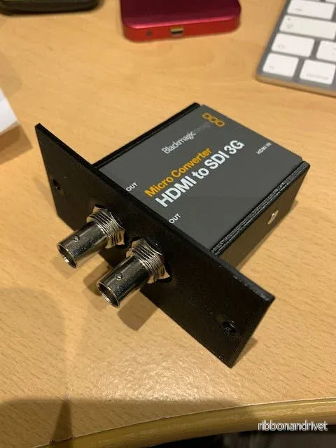 Rackmonterad Adapter för Blackmagic Micro Converter HDMI-SDI & 3G - Bild 2