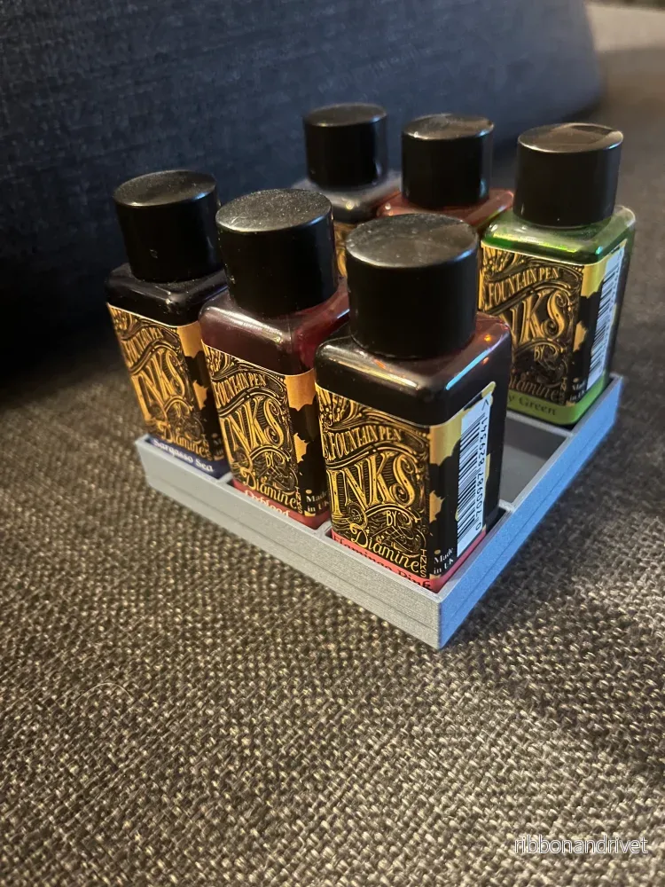 Stapelbar organisatör för Diamine-bläckflaskor (30 ml) Stapelbar organisatör för Diamine-bläckflaskor (30 ml)