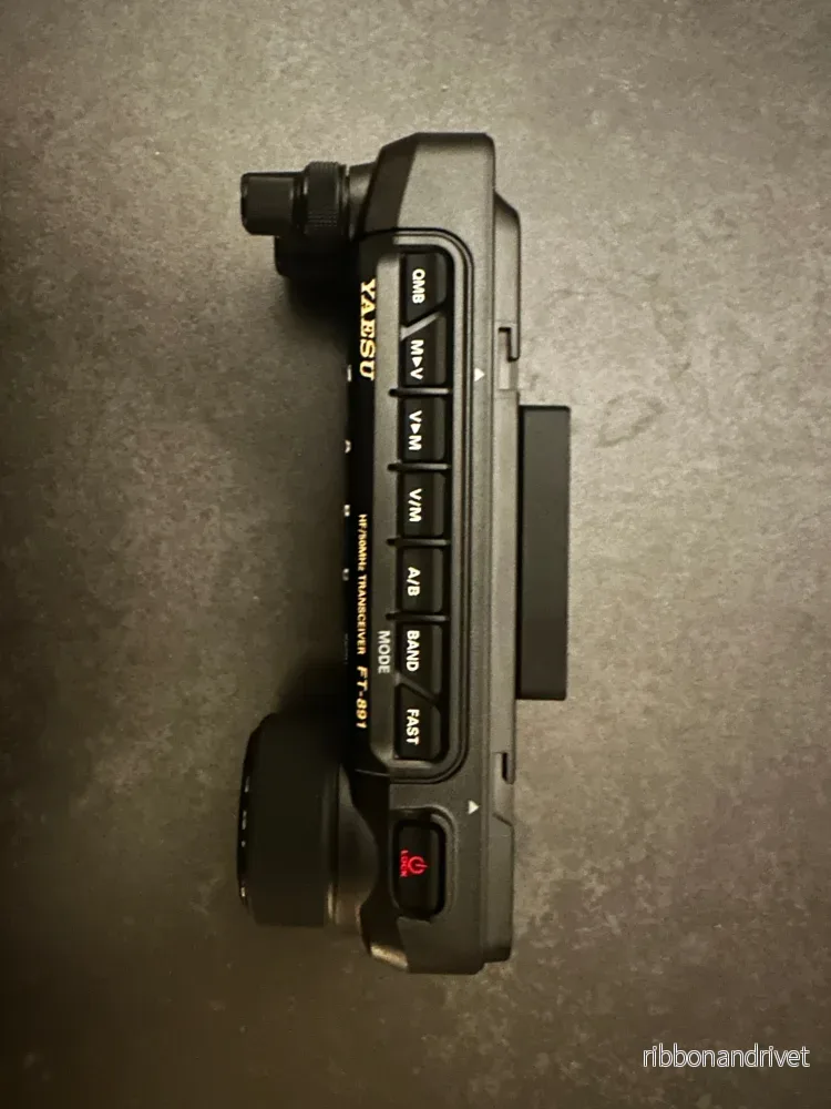 Universell monteringsplatta för Yaesu FT-891
